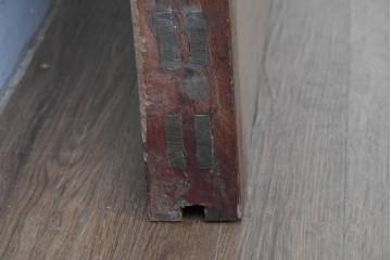 和製アンティーク　上手物　総欅(ケヤキ)材　重厚感ある格子と金具が印象的な北陸格子蔵戸1枚　(R-085044)