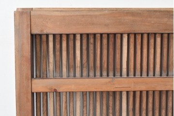 和製アンティーク　上手物　総欅(ケヤキ)材　重厚感ある格子と金具が印象的な北陸格子蔵戸1枚　(R-085044)