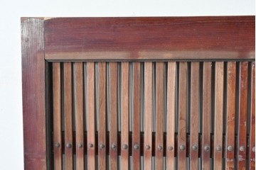 和製アンティーク　上手物　総欅(ケヤキ)材　重厚感ある格子と金具が印象的な北陸格子蔵戸1枚　(R-085044)