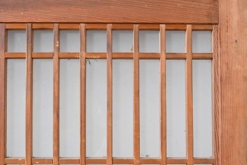 アンティーク建具　明治～大正期　和の趣が漂う格子入りガラス帯戸1枚　(R-085045)