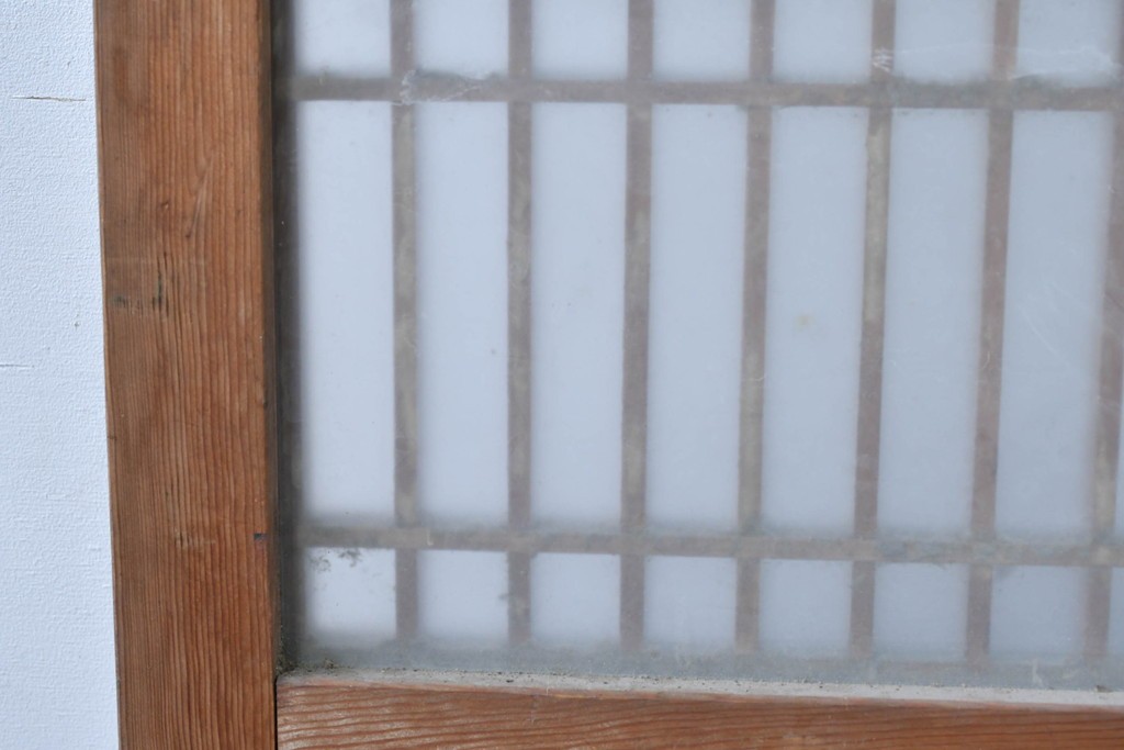 アンティーク建具　明治～大正期　和の趣が漂う格子入りガラス帯戸1枚　(R-085045)