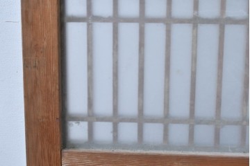アンティーク建具　明治～大正期　和の趣が漂う格子入りガラス帯戸1枚　(R-085045)