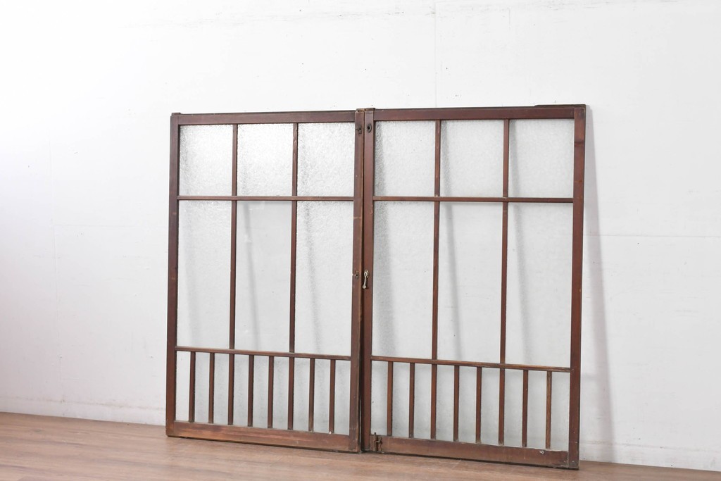 アンティーク建具　昭和初期～中期　大正ロマン　格子意匠のガラス窓2枚セット　(R-085046)