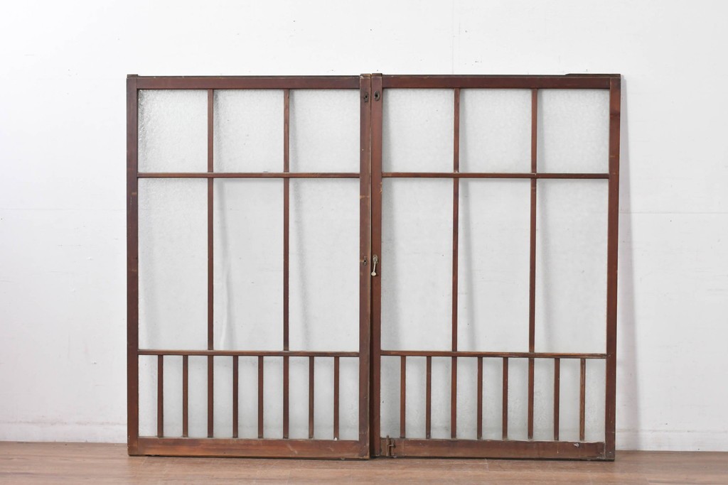 アンティーク建具　昭和初期～中期　大正ロマン　格子意匠のガラス窓2枚セット　(R-085046)