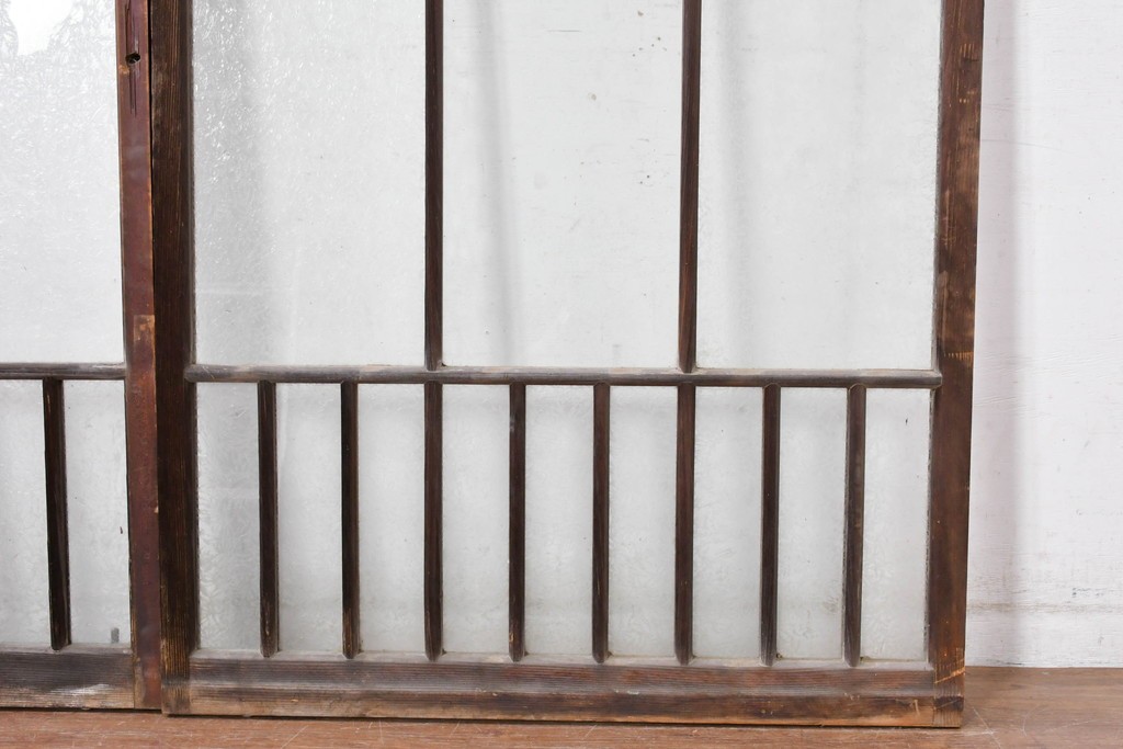 アンティーク建具　昭和初期～中期　大正ロマン　格子意匠のガラス窓2枚セット　(R-085046)