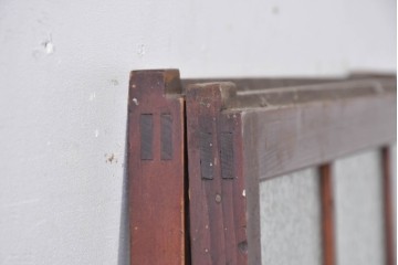 アンティーク建具　昭和初期～中期　大正ロマン　格子意匠のガラス窓2枚セット　(R-085046)