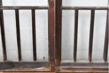 アンティーク建具　昭和初期～中期　大正ロマン　格子意匠のガラス窓2枚セット　(R-085046)