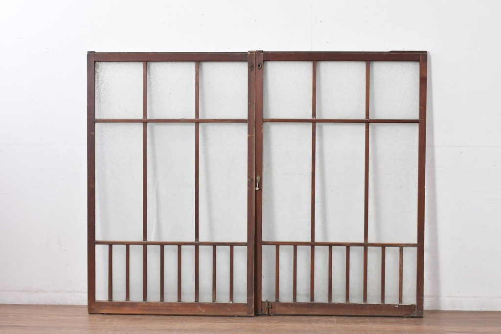 アンティーク建具　昭和初期～中期　大正ロマン　格子意匠のガラス窓2枚セット　(R-085046)