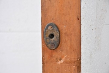 ヴィンテージ建具　昭和中期　端整な三本縦桟が目を引くガラス戸1枚　(R-085047)