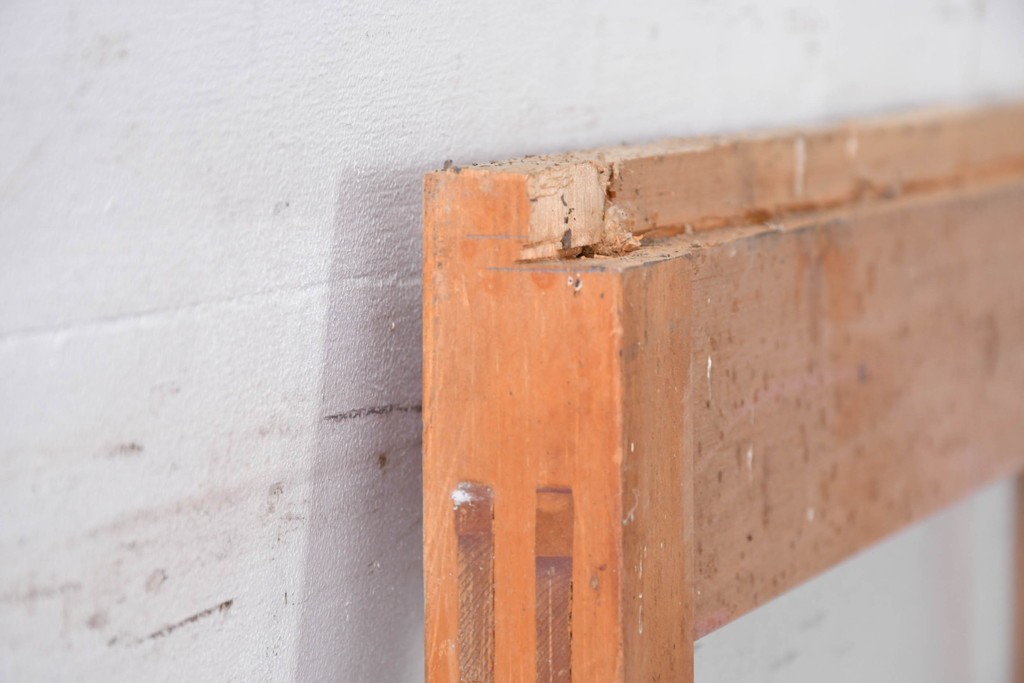 ヴィンテージ建具　昭和中期　端整な三本縦桟が目を引くガラス戸1枚　(R-085047)