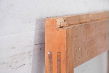 ヴィンテージ建具　昭和中期　端整な三本縦桟が目を引くガラス戸1枚　(R-085047)