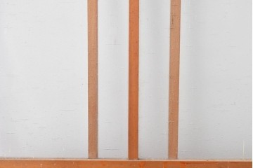 ヴィンテージ建具　昭和中期　端整な三本縦桟が目を引くガラス戸1枚　(R-085047)