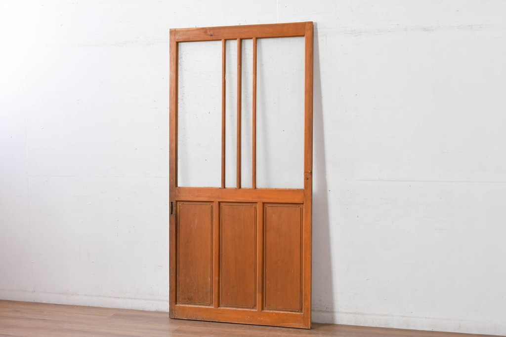 ヴィンテージ建具　昭和中期　温かな木味の三本縦桟ガラス戸1枚　(R-085048)
