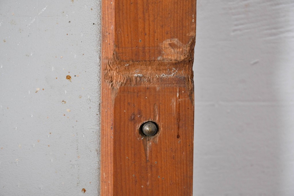 ヴィンテージ建具　昭和中期　温かな木味の三本縦桟ガラス戸1枚　(R-085048)