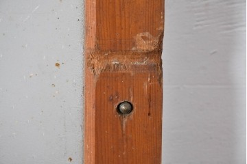 ヴィンテージ建具　昭和中期　温かな木味の三本縦桟ガラス戸1枚　(R-085048)