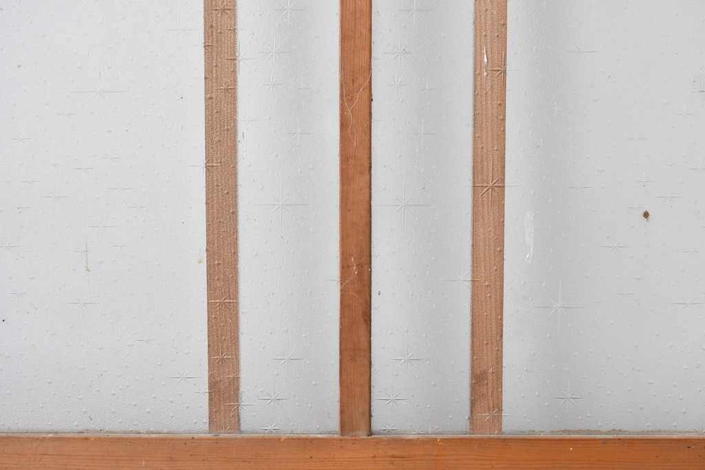 ヴィンテージ建具　昭和中期　温かな木味の三本縦桟ガラス戸1枚　(R-085048)