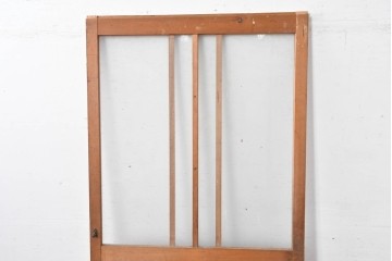 ヴィンテージ建具　昭和中期　温かな木味の三本縦桟ガラス戸1枚　(R-085048)