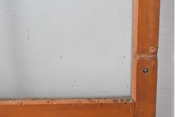 ヴィンテージ建具　昭和中期　温かな木味の三本縦桟ガラス戸1枚　(R-085048)