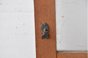 ヴィンテージ建具　昭和中期　温かな木味の三本縦桟ガラス戸1枚　(R-085048)