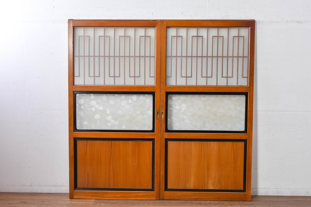 アンティーク建具　昭和初期～中期　美品　上手物!!　幾何学格子デザインの引き戸2枚セット　(R-085049)