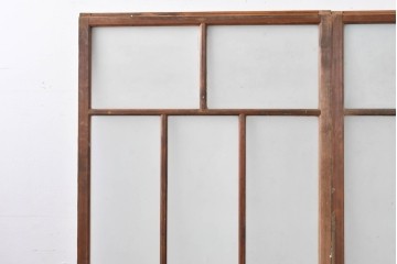 《ペイント仕上げ限定》　アンティーク建具　大正ロマン　格子デザインが趣深いガラス窓2枚セット　(R-085052)
