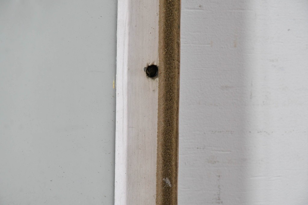 《ペイント仕上げ限定》　アンティーク建具　大正ロマン　格子デザインが趣深いガラス窓2枚セット　(R-085052)