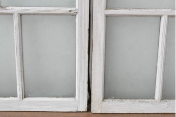 《ペイント仕上げ限定》　アンティーク建具　大正ロマン　格子デザインが趣深いガラス窓2枚セット　(R-085052)