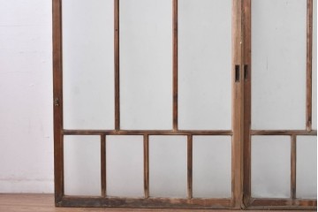 《ペイント仕上げ限定》　アンティーク建具　大正ロマン　格子デザインが趣深いガラス窓2枚セット　(R-085052)