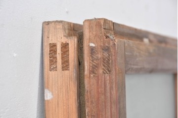 《ペイント仕上げ限定》　アンティーク建具　大正ロマン　格子デザインが趣深いガラス窓2枚セット　(R-085052)