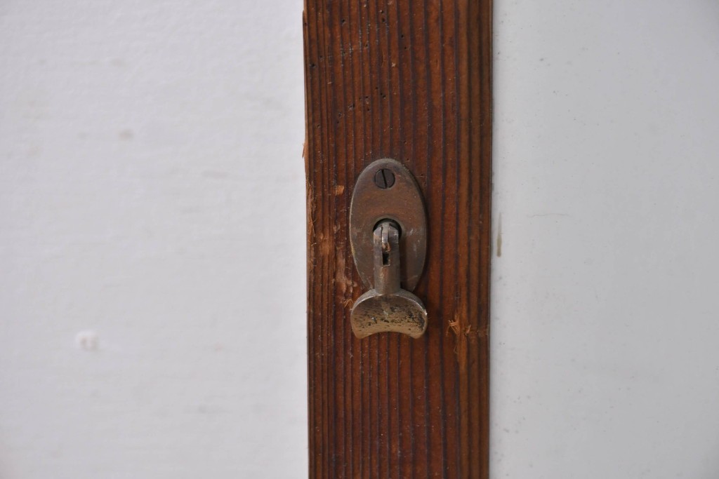 《ペイント仕上げ限定》　アンティーク建具　大正ロマン　格子デザインが趣深いガラス窓2枚セット　(R-085052)