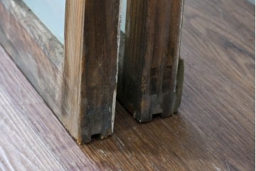 《ペイント仕上げ限定》　アンティーク建具　大正ロマン　格子デザインが趣深いガラス窓2枚セット　(R-085052)