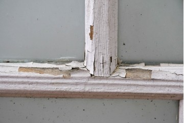 《ペイント仕上げ限定》　アンティーク建具　大正ロマン　格子デザインが趣深いガラス窓2枚セット　(R-085052)