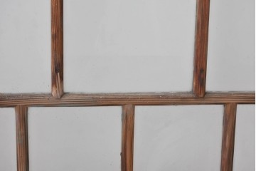 《ペイント仕上げ限定》　アンティーク建具　大正ロマン　格子デザインが趣深いガラス窓2枚セット　(R-085052)