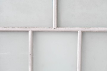 《ペイント仕上げ限定》　アンティーク建具　大正ロマン　格子デザインが趣深いガラス窓2枚セット　(R-085052)