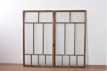 《ペイント仕上げ限定》　アンティーク建具　大正ロマン　格子デザインが趣深いガラス窓2枚セット　(R-085052)