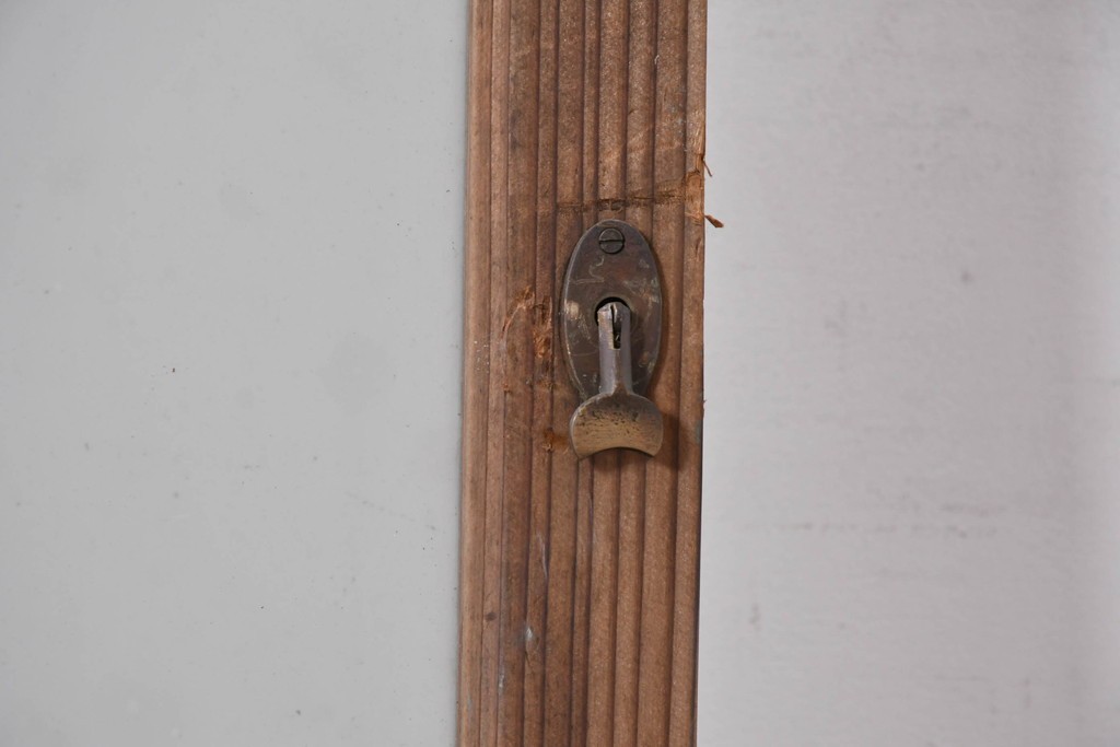 《ペイント仕上げ限定》　アンティーク建具　大正ロマン　格子デザインが趣深いガラス窓2枚セット　(R-085052)