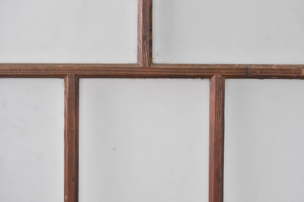 《ペイント仕上げ限定》　アンティーク建具　昭和初期　大正ロマン　格子デザインが趣深いガラス窓2枚セット　(R-085053)