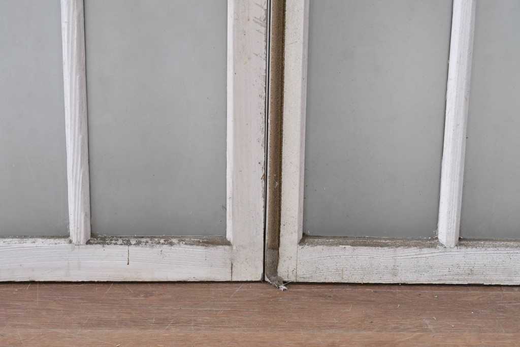 《ペイント仕上げ限定》　アンティーク建具　昭和初期　大正ロマン　格子デザインが趣深いガラス窓2枚セット　(R-085053)