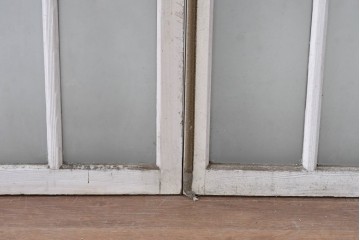 《ペイント仕上げ限定》　アンティーク建具　昭和初期　大正ロマン　格子デザインが趣深いガラス窓2枚セット　(R-085053)