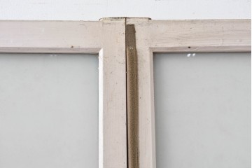 《ペイント仕上げ限定》　アンティーク建具　昭和初期　大正ロマン　格子デザインが趣深いガラス窓2枚セット　(R-085053)