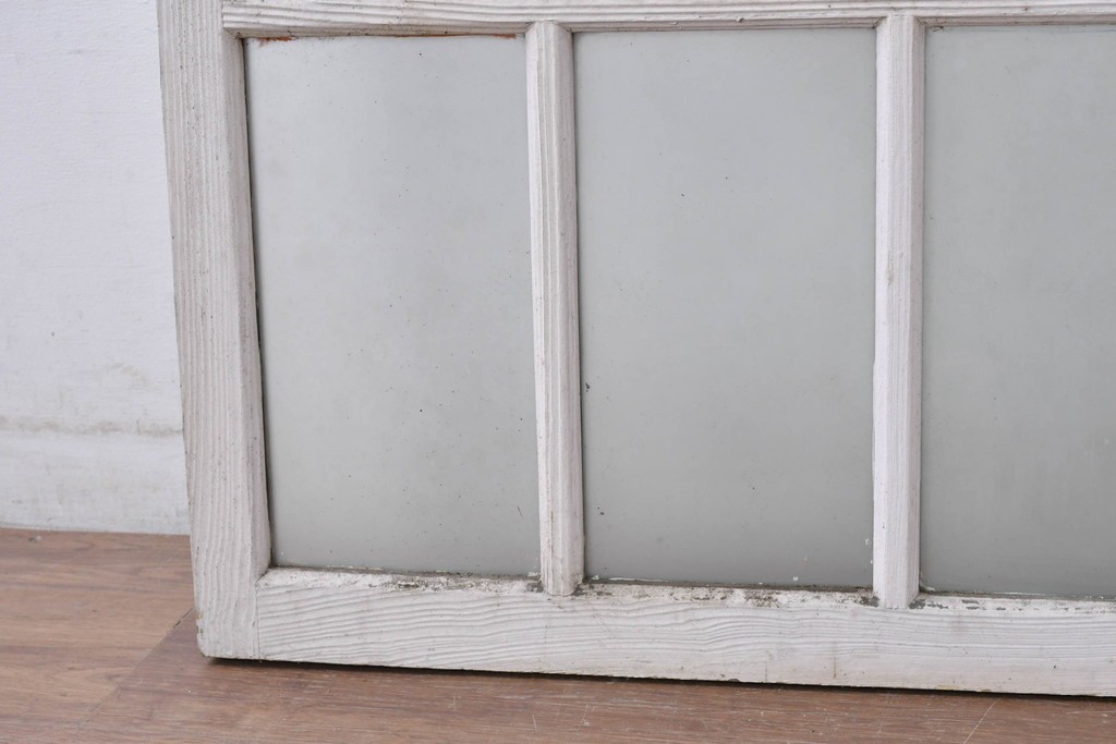 《ペイント仕上げ限定》　アンティーク建具　昭和初期　大正ロマン　格子デザインが趣深いガラス窓2枚セット　(R-085053)