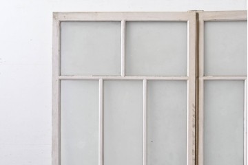 《ペイント仕上げ限定》　アンティーク建具　昭和初期　大正ロマン　格子デザインが趣深いガラス窓2枚セット　(R-085053)