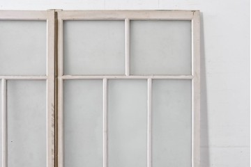 《ペイント仕上げ限定》　アンティーク建具　昭和初期　大正ロマン　格子デザインが趣深いガラス窓2枚セット　(R-085053)