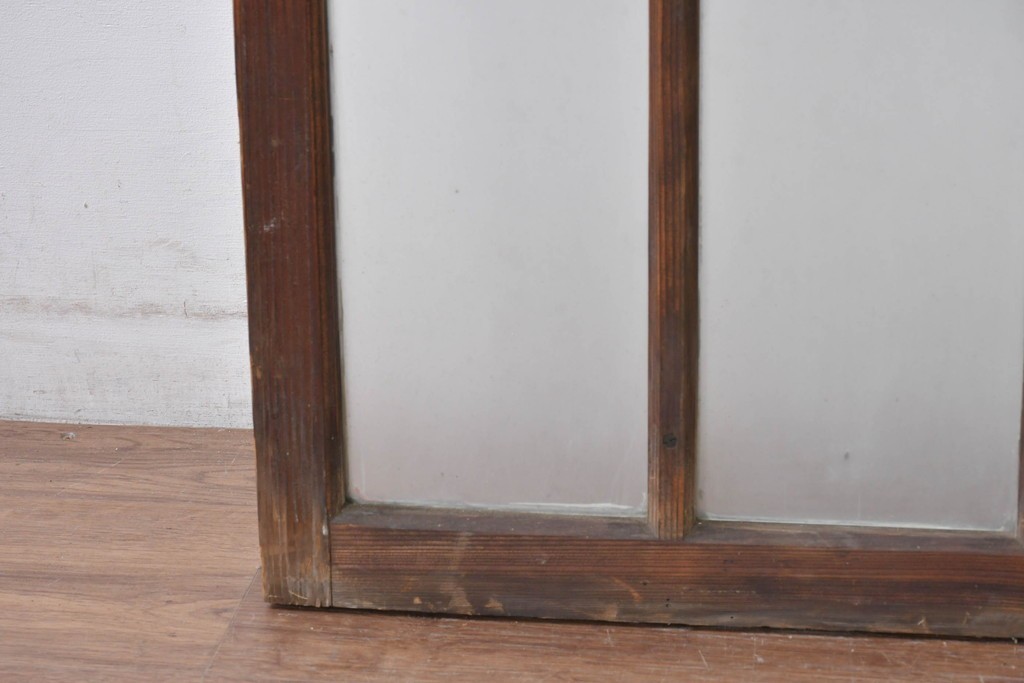 《ペイント仕上げ限定》　アンティーク建具　昭和初期　大正ロマン　格子デザインが趣深いガラス窓2枚セット　(R-085053)