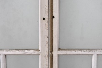 《ペイント仕上げ限定》　アンティーク建具　昭和初期　大正ロマン　格子デザインが趣深いガラス窓2枚セット　(R-085053)