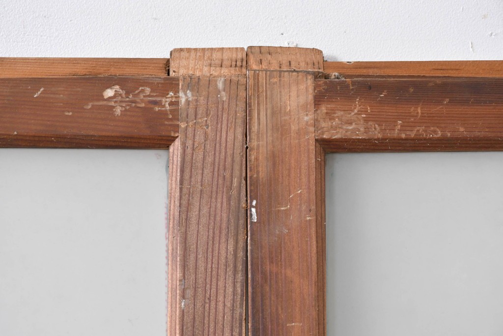 《ペイント仕上げ限定》　アンティーク建具　昭和初期　大正ロマン　格子デザインが趣深いガラス窓2枚セット　(R-085053)