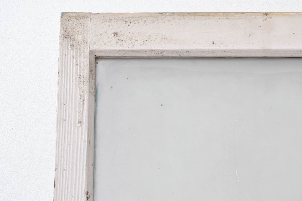 《ペイント仕上げ限定》　アンティーク建具　昭和初期　大正ロマン　格子デザインが趣深いガラス窓2枚セット　(R-085053)