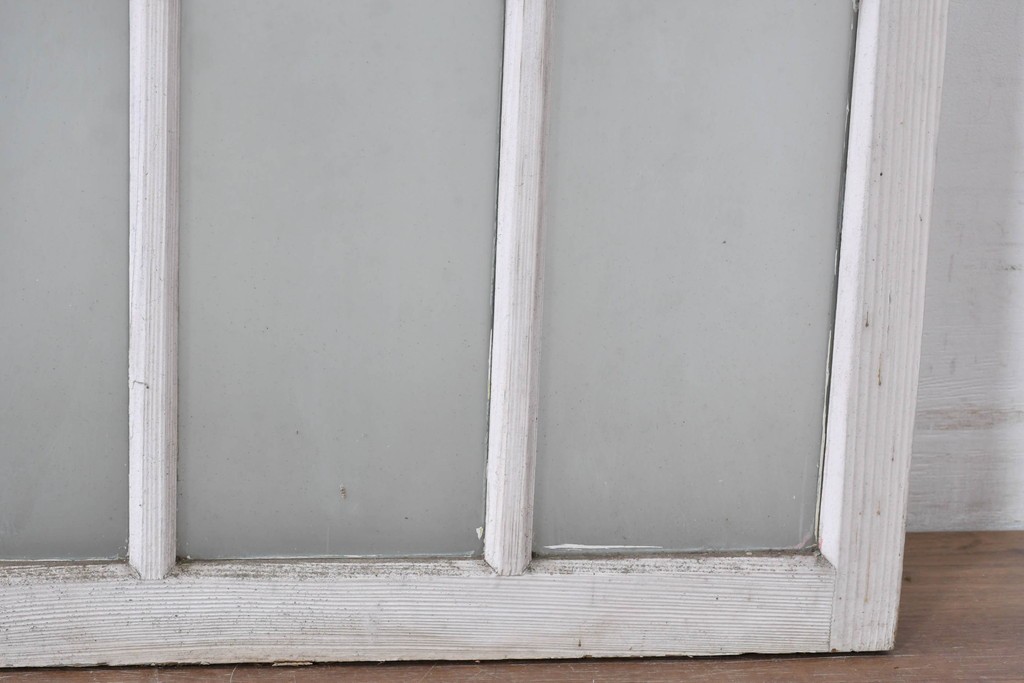 《ペイント仕上げ限定》　アンティーク建具　昭和初期　大正ロマン　格子デザインが趣深いガラス窓2枚セット　(R-085053)