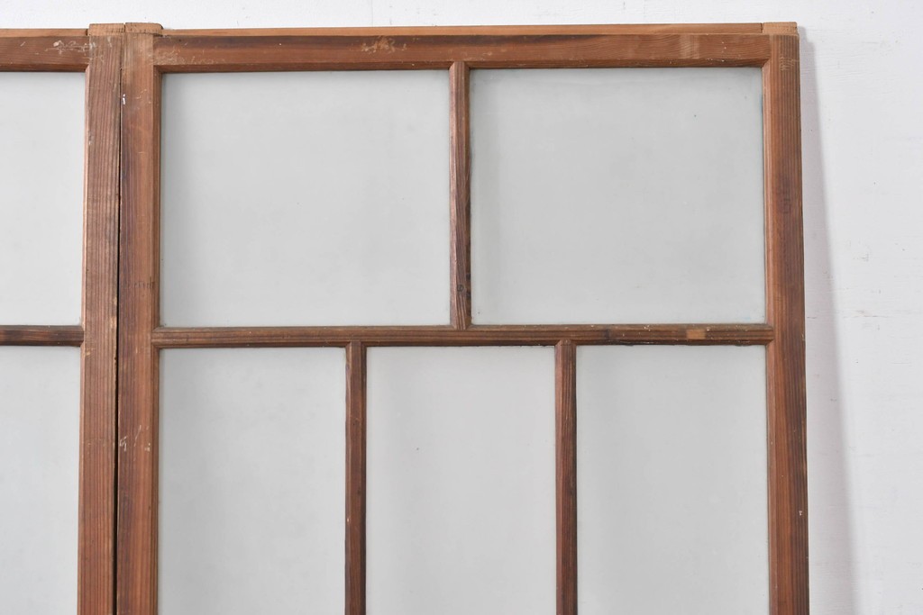 《ペイント仕上げ限定》　アンティーク建具　昭和初期　大正ロマン　格子デザインが趣深いガラス窓2枚セット　(R-085053)