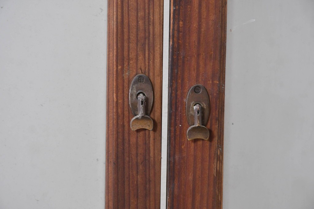 《ペイント仕上げ限定》　アンティーク建具　昭和初期　大正ロマン　格子デザインが趣深いガラス窓2枚セット　(R-085053)